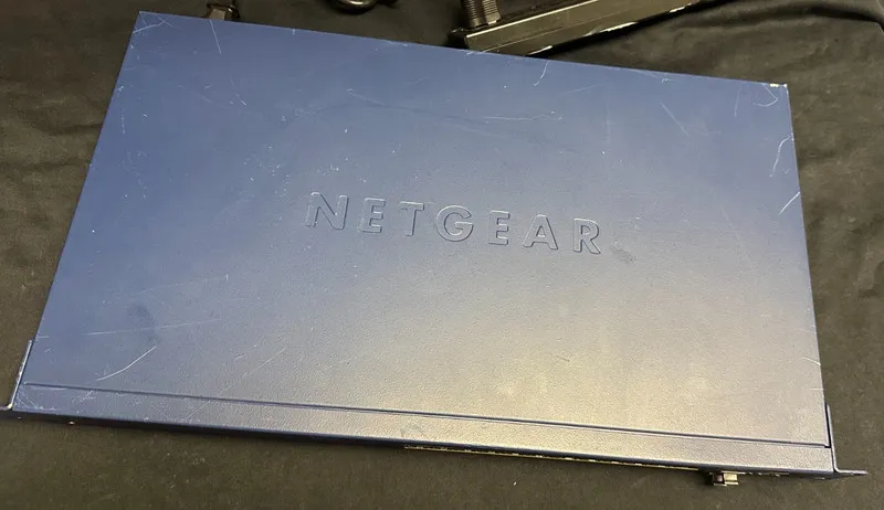 Коммутатор Netgear Prosafe FS728TPv2 24-Port PoE Smart Ethernet Switch Rackmount — фото лота 1