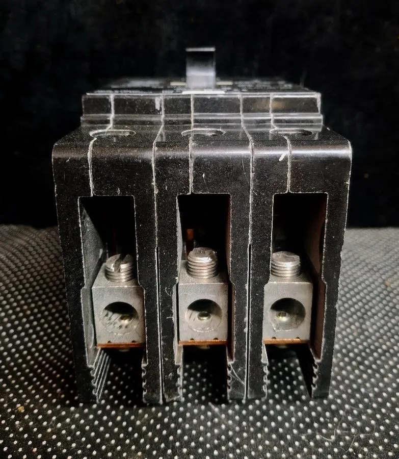 Автоматический выключатель Square D EGB34070 Bolt On Circuit Breaker 70A 3P 480V — фото лота 1