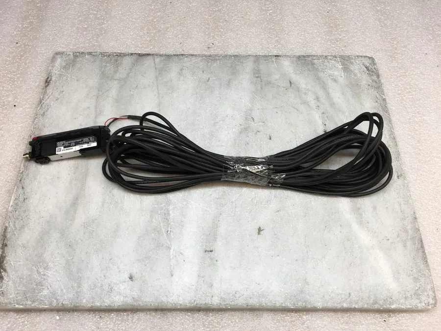 Датчик KEYENCE LR-XN11C Laser Sensor