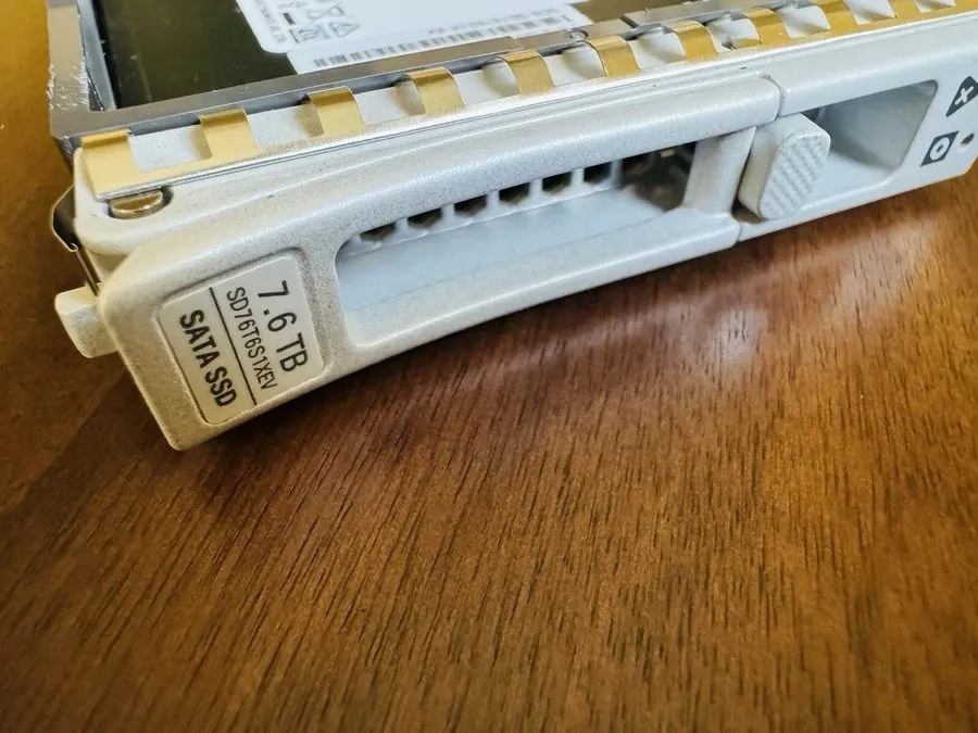 SSD-накопитель MZ-7L37T6A CISCO UCS-SD76T6S1X-EV Samsung PM893 7.68TB SATA 6Gb/s