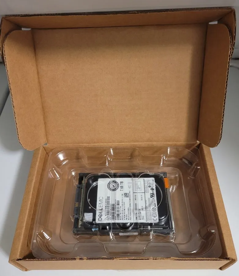 SSD-накопитель Dell RVYD5 7.68TB 12G SAS RI Intensive 2.5" SFF Enterprise SSD MZ — фото лота 1