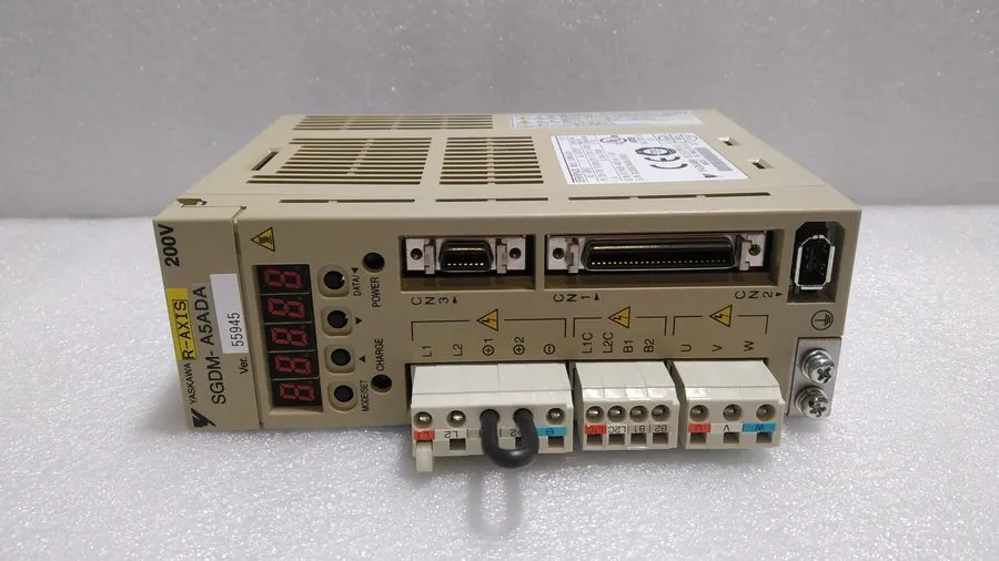 Серводвигатель YASKAWA / SGDM-A5ADA / SERVOPACK, 50W