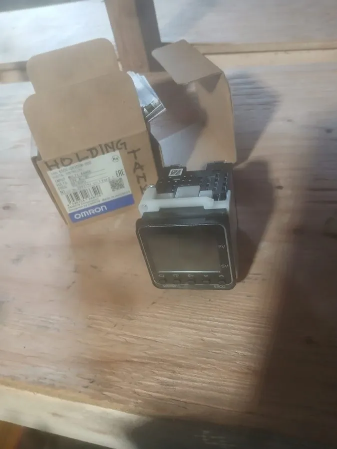 Датчик Real Omron E5CC-QX3D5M-000 — фото лота 2