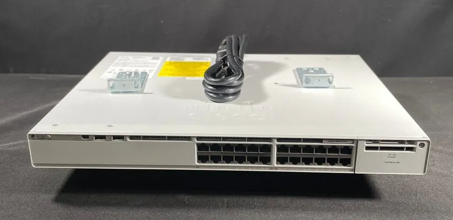 Коммутатор C9200-24P-A Cisco Catalyst 9200 24-port PoE+ Switch