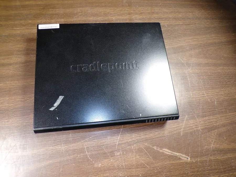 Маршрутизатор Cradlepoint AER2100 4G LTE Wireless Cellular Router