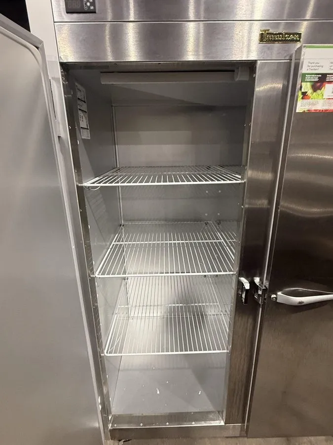 Холодильный шкаф 2022 TRAULSEN G20010-032 53" 2 SOLID DOOR STAINLESS STEEL REACH — фото лота 1