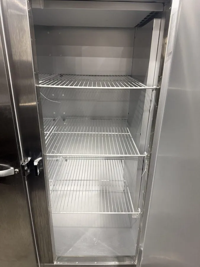 Холодильный шкаф 2022 TRAULSEN G20010-032 53" 2 SOLID DOOR STAINLESS STEEL REACH — фото лота 2