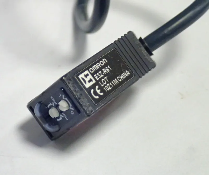 Фотоэлектрический датчик Omron E3Z-R61 Photoelectric Switch Sensor 12-24V DC