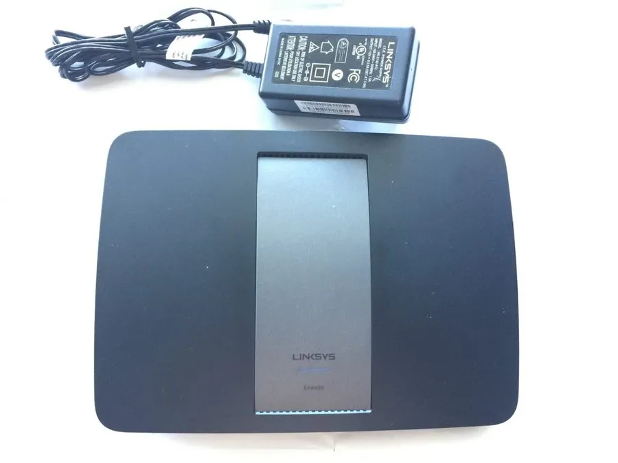 Маршрутизатор Linksys Wireless Dual Band Router / 4 Port 10/100/1000 Ethernet Sw