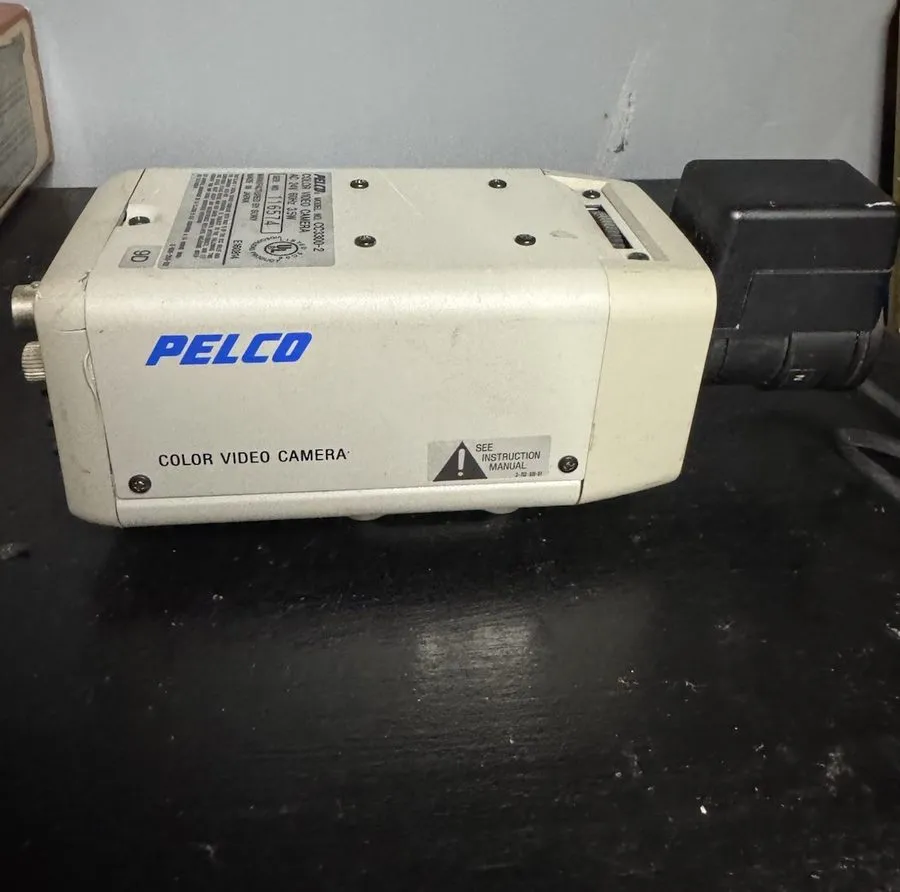 Камера Pelco CC3300-2 Color Video Camera CCTV Security Surveillance *PARTS ONLY — фото лота 1