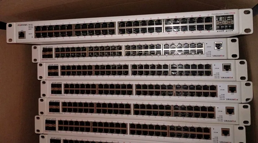 Коммутатор Fortinet FS-248E-FPOE FortiSwitch 48-Port PoE Gigabit Switch — фото лота 2
