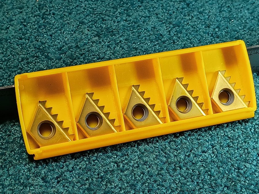 Режущий инструмент Kennametal STN27 400ISO-I KC620M Carbide Indexable Threading  — фото лота 1