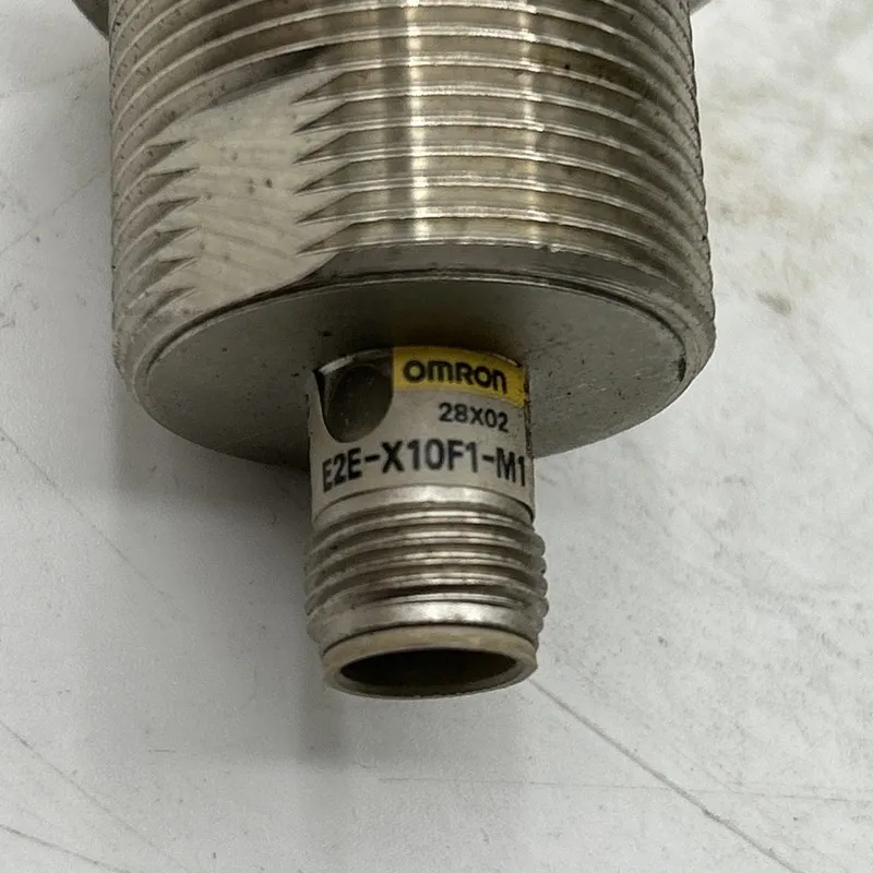 Датчик приближения Omron E2E-X10F1-M1 Proximity Sensor Switch