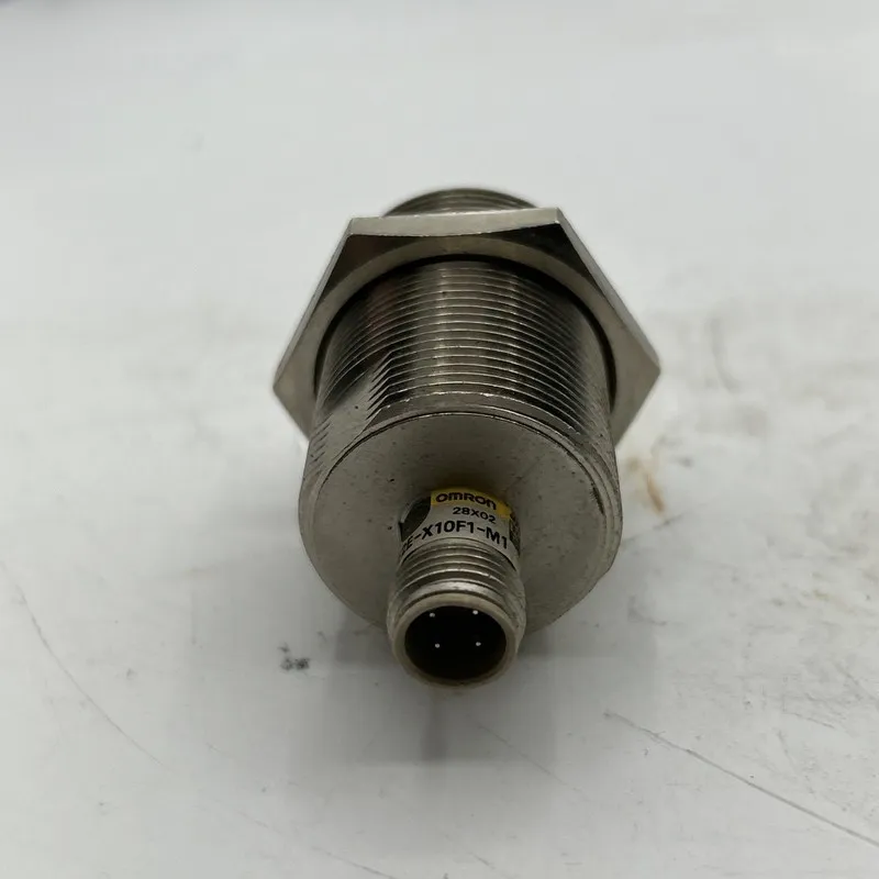 Датчик приближения Omron E2E-X10F1-M1 Proximity Sensor Switch — фото лота 2