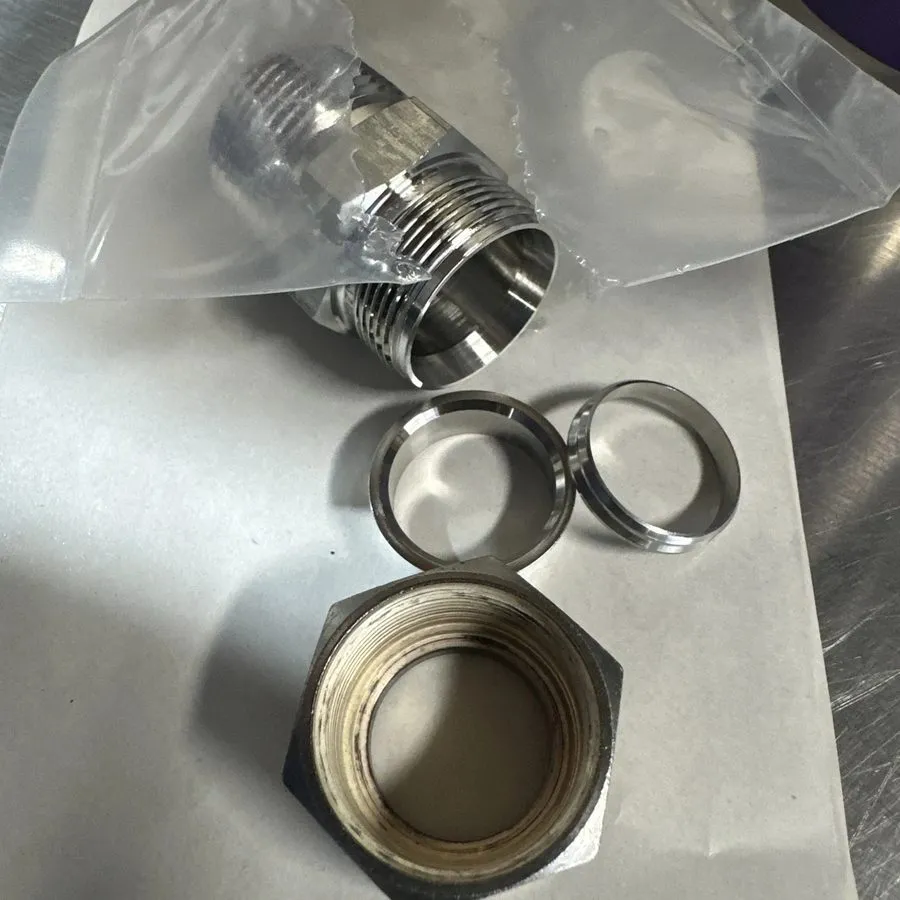 Разъём 3/4" Tube x 1" MNPT 316ss Male Connector Fitting Swagelok SS-1210-1-16