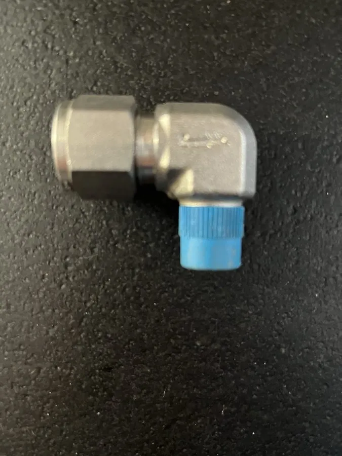 Фитинг Swagelok SS-810-2-4 Tube Fitting Male Elbow 1/2" OD x 1/4" Male NPT
