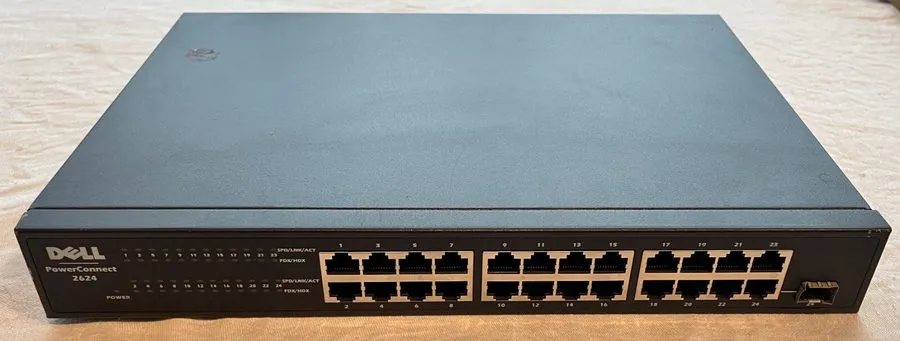 Коммутатор Dell PowerConnect 2624 24-Port Gigabit Managed Ethernet Switch Rackmo — фото лота 1