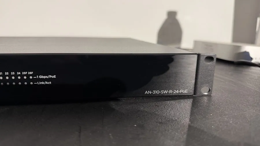 Коммутатор Araknis AN-310-SW-R-24-POE 24-Port Gigabit PoE+ Managed Switch