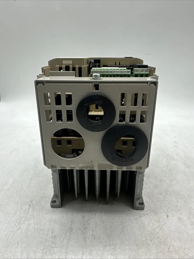 Частотный преобразователь Yaskawa V1000 AC Drive CIMR-VU4A0005FAA Rev. A 3HP 3Ph — фото лота 1