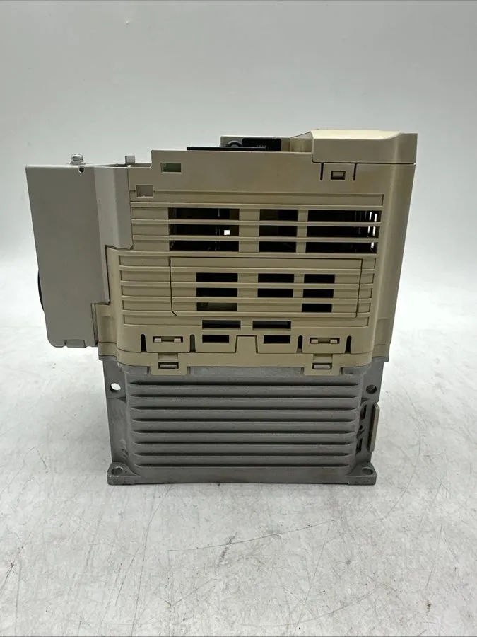 Частотный преобразователь Yaskawa V1000 AC Drive CIMR-VU4A0005FAA Rev. A 3HP 3Ph — фото лота 2