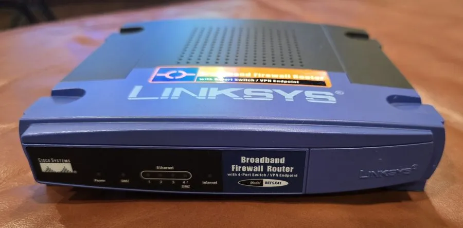 Маршрутизатор Cisco Linksys BEFSX41 Broadband Firewall Router 4-Port 10/100