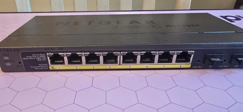 Коммутатор NETGEAR GS110TPv3 8 Port Gigabit PoE+ Ethernet Smart Switch 2 SFP GS1