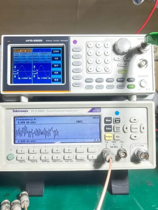 Анализатор Tektronix FCA3003 frequency counting analyzer