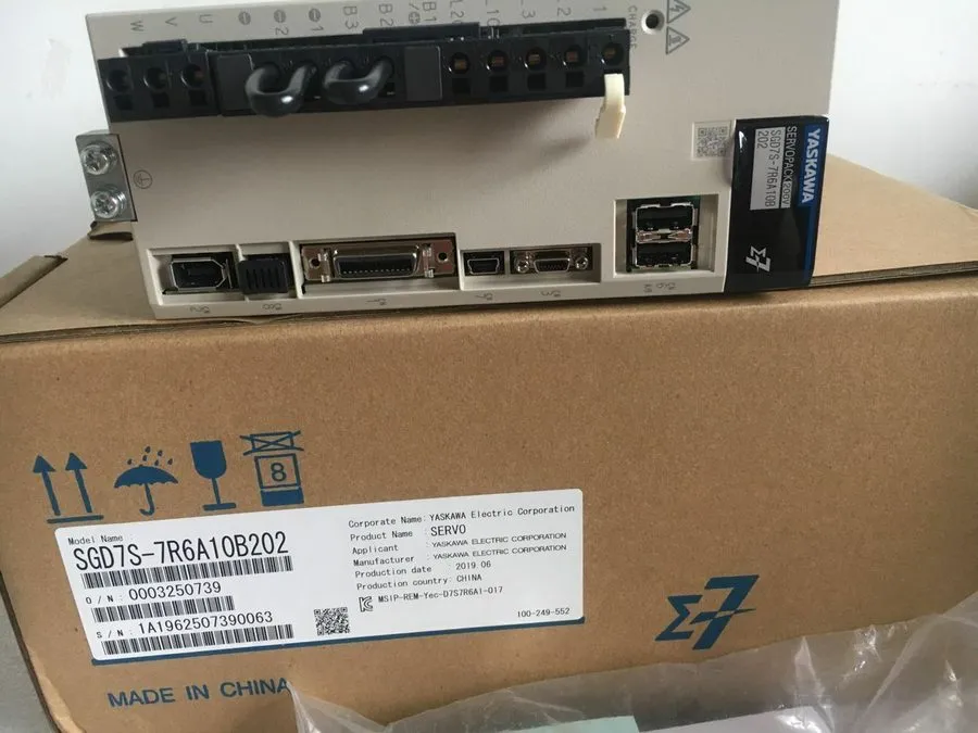 Серводвигатель YASKAWA SGD7S-7R6A10A202 Servo Motor