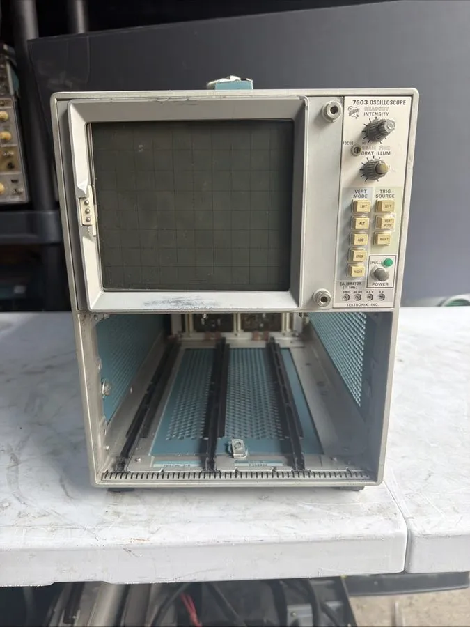 Осциллограф Tektronix 7603 100MHz Oscilloscope Mainframe No Plug-Ins