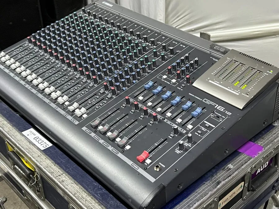 Микшерный пульт Yamaha GF16/12 16 Channel Analog Mixing Console #03375 Powes On