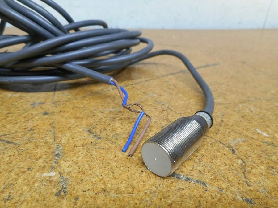 Датчик приближения Omron E2E-X7D1-N 12-24VDC 2-Wire Proximity Sensor