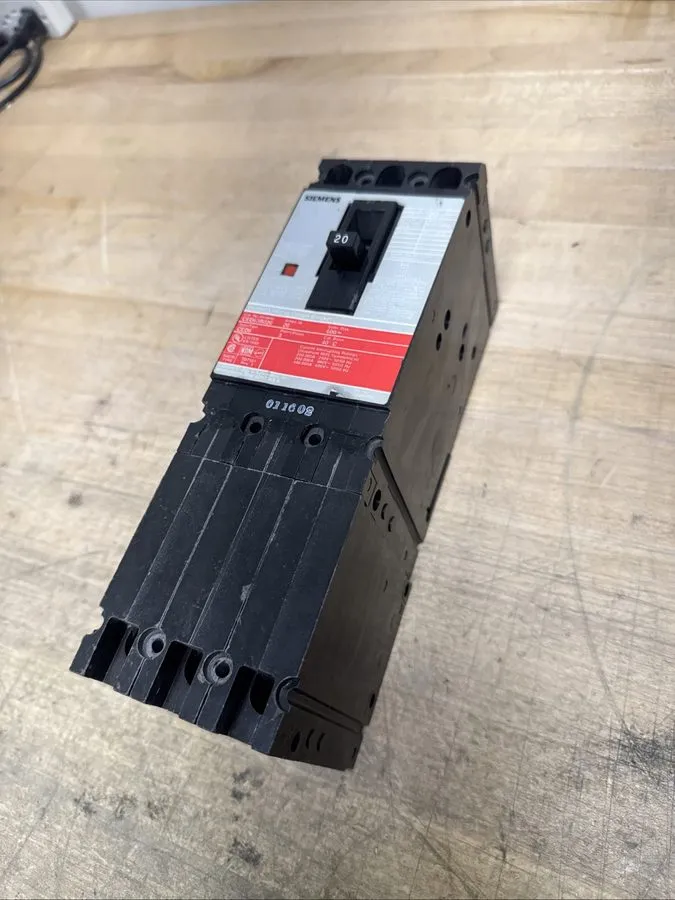 Автоматический выключатель SIEMENS CED63B020 CED6 3 POLE 20 AMP 480v GREY LABEL 
