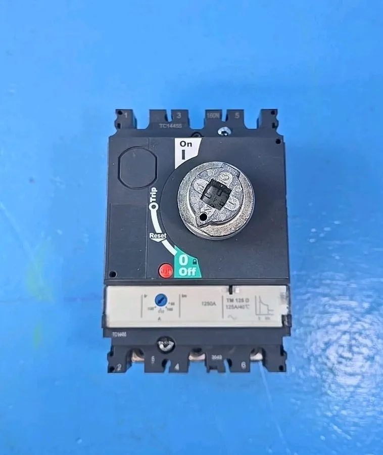 Автоматический выключатель SCHNEIDER ELECTRIC NSX100-160-250 40 A, 3 Pole, 800V
