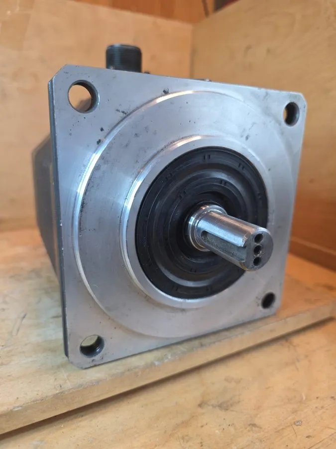 Серводвигатель FANUC A06B-0034-B075 AC Servo Motor 199V 4.7A 133Hz 0.9KW