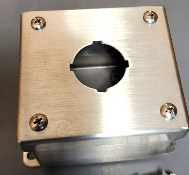Монтажный шкаф nVent Hoffman E1PBSS6 316SS Pushbutton Enclosure NEMA 4x