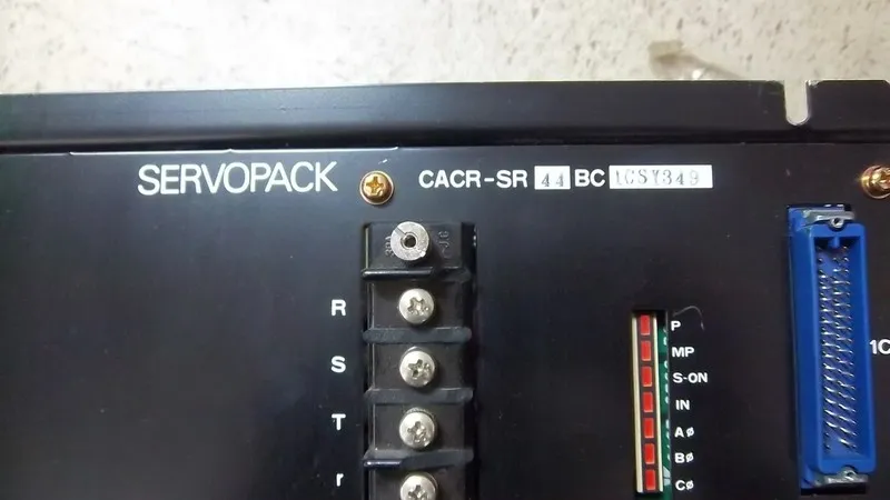 Сервопривод YASKAWA SERVOPACK SERVO DRIVE CACRSR44BC1CSY349