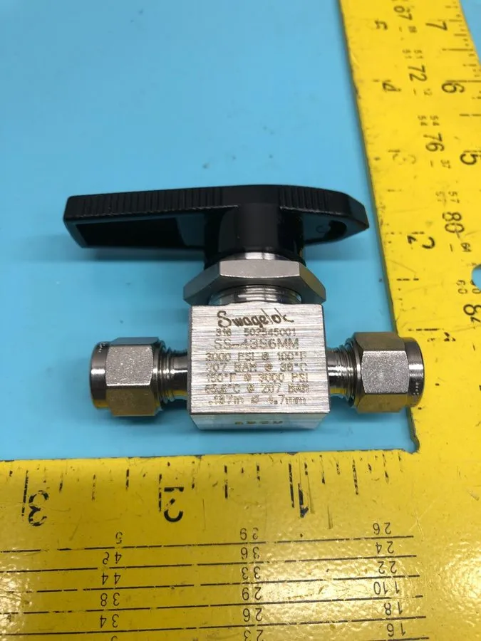 Фитинг Swagelok SS-43S6 Stainless Steel 3/8" Tube Fitting Manual Ball Valve