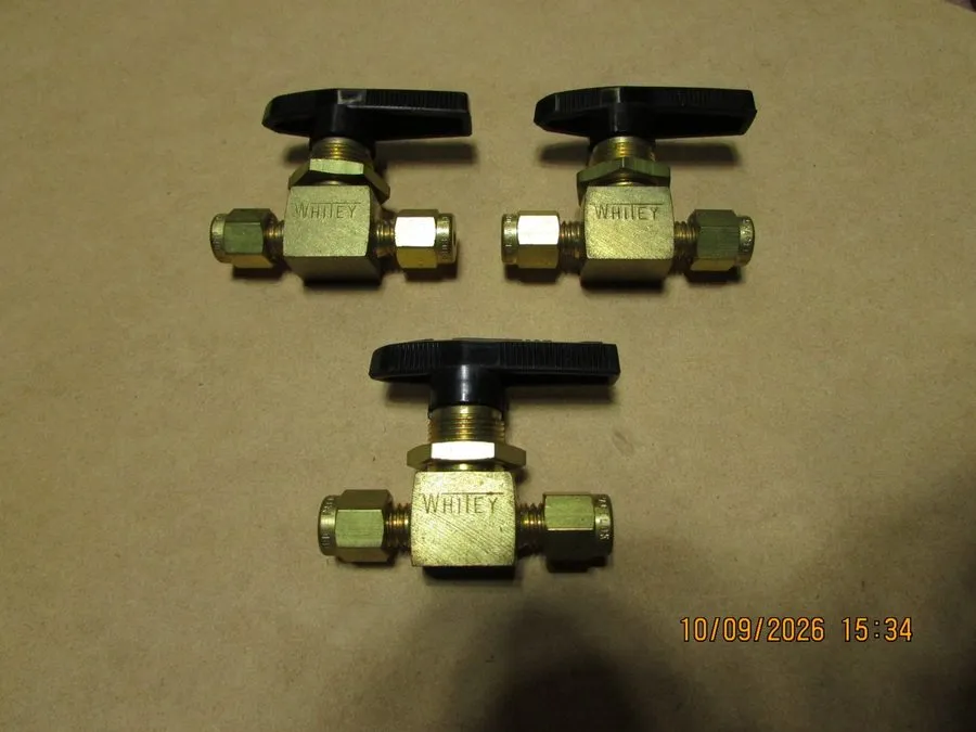 Клапан Swagelok Whitey B-41S2 Brass 40 Series Ball Valve 1/8" Tube Fittings — фото лота 1