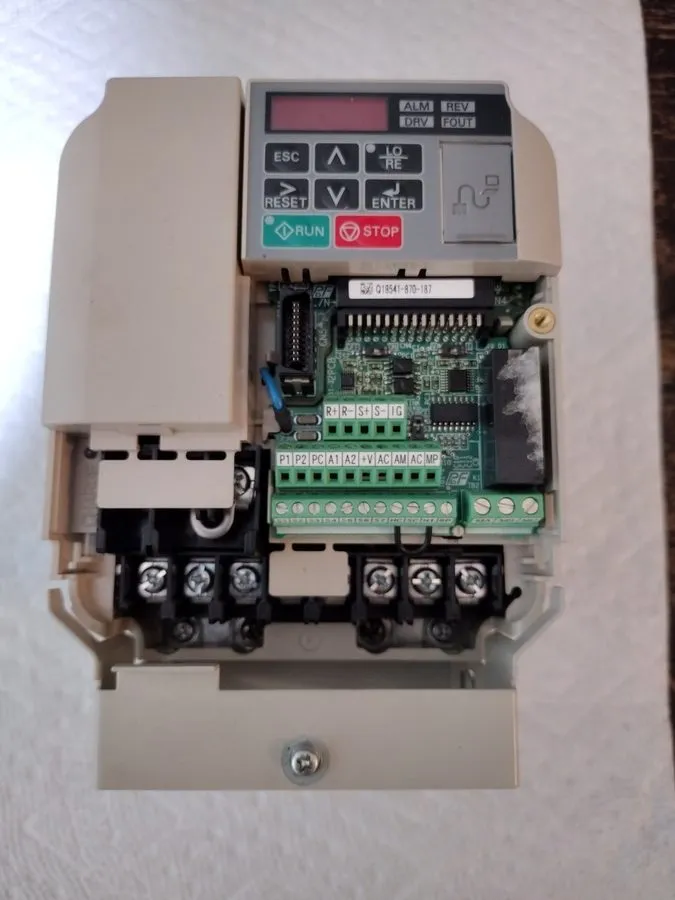 Частотный преобразователь Yaskawa V1000 CIMR-VU2A0010FAA 200-240V 10.8A/7.5A