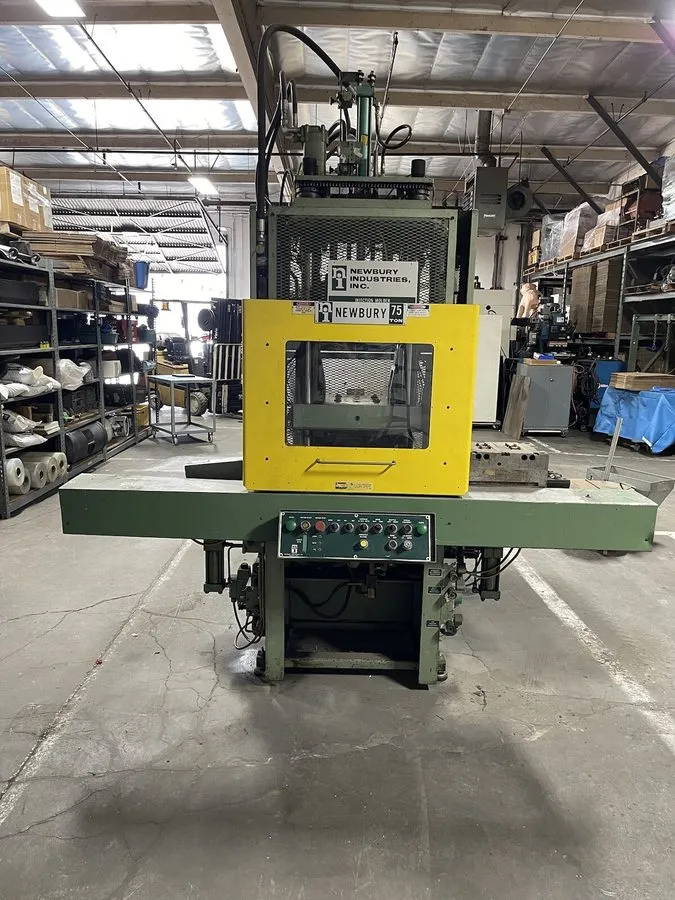 Оборудование ЧПУ Newbury V675BRS 75 Ton, 6 OZ Shuttle Injection Molding Machine — фото лота 1