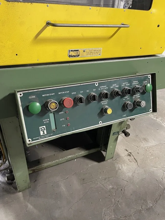 Оборудование ЧПУ Newbury V675BRS 75 Ton, 6 OZ Shuttle Injection Molding Machine — фото лота 2