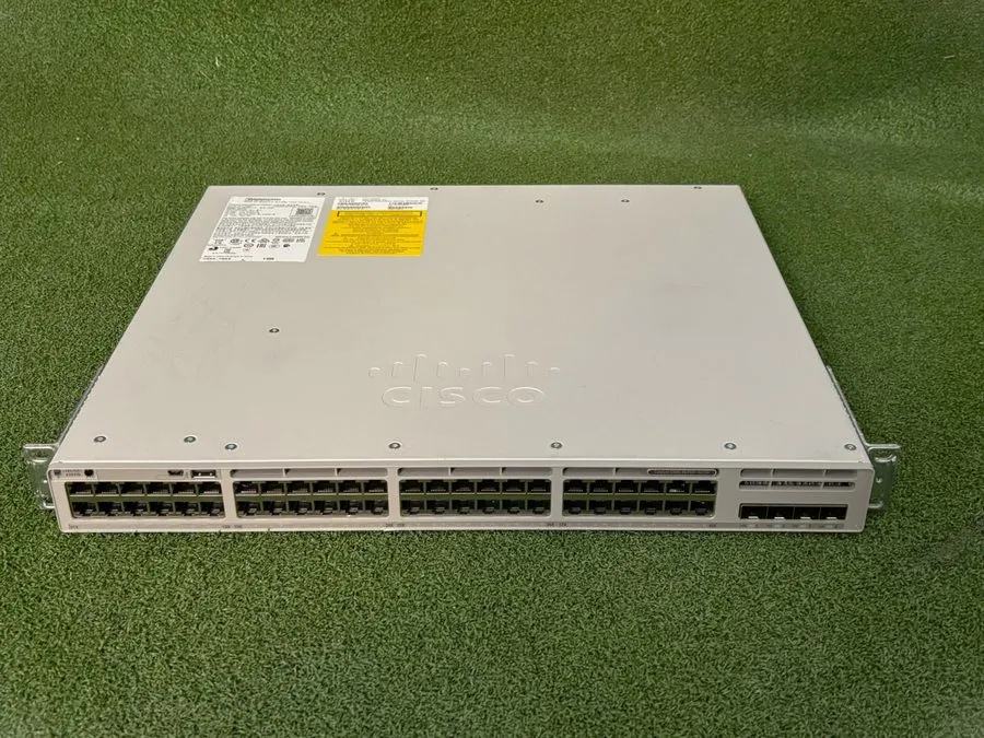 Коммутатор Cisco C9300L-48P-4X-E 48-Port PoE+ 4x 10G SFP+ Uplink Network Essenti