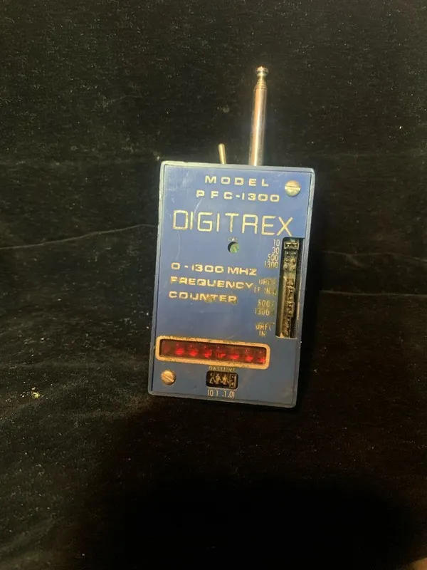 Тестер Vintage Digitrex Model PFC-1300 Frequency Counter Handheld Early 70's