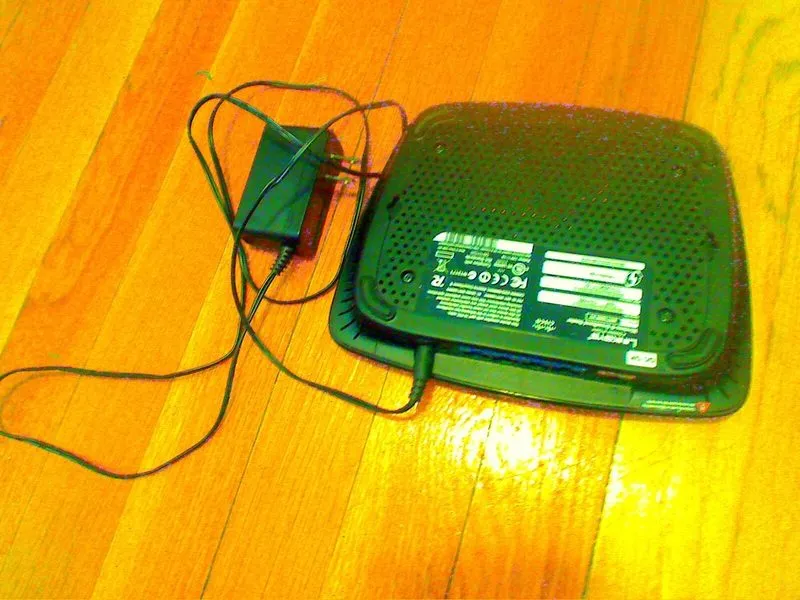 Маршрутизатор Linksys WRT610N 270 Mbps 4-Port Gigabit Wireless N Router — фото лота 3