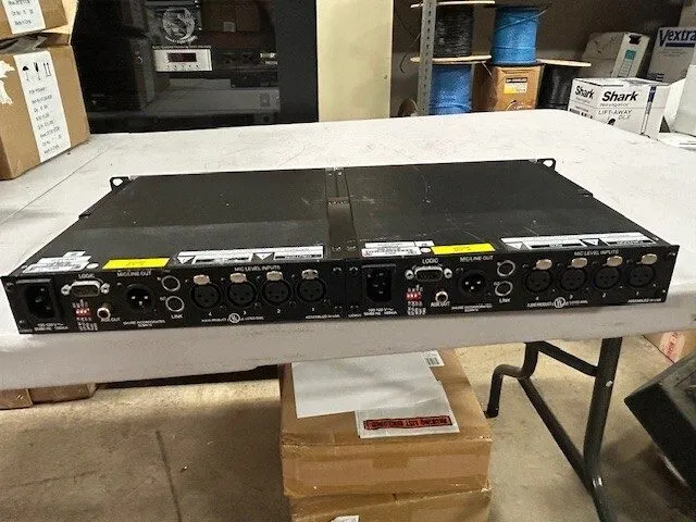 Микшерный пульт Shure SCM410 4-Channel Microphone Mixer