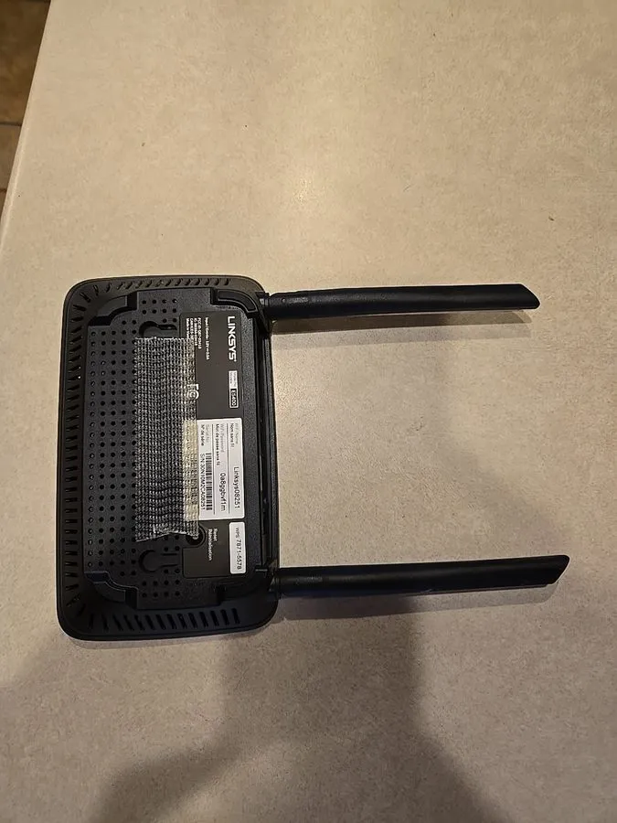 Маршрутизатор Linksys AC1200 Dual-Band WiFi 5 Router Model E5600