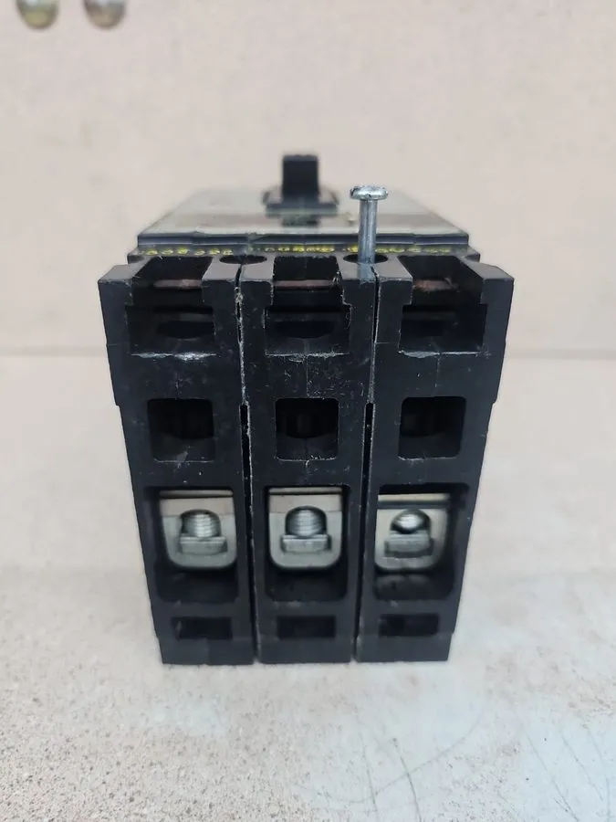 Автоматический выключатель Siemens Sentron Circuit Breaker HED43B100 3P 100 Amp 
