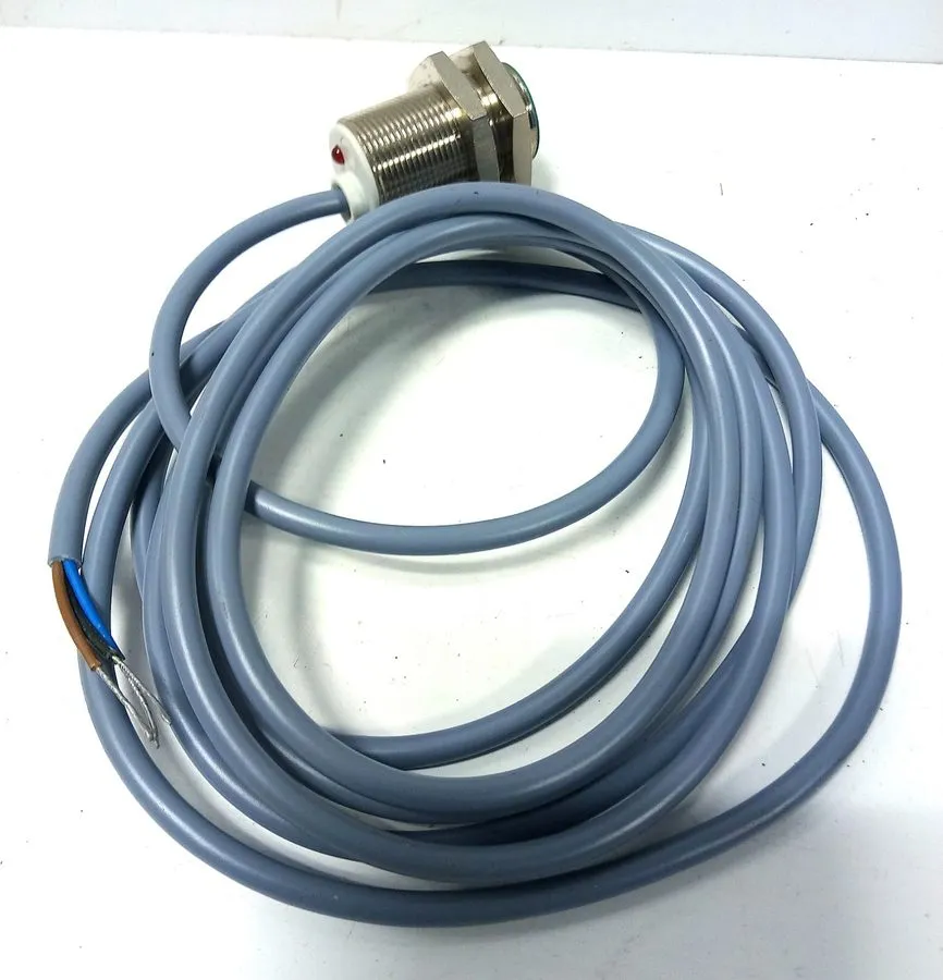 Датчик приближения Baumer IFRM 18P1701/L Inductive Proximity Sensor 8mm Sensing 