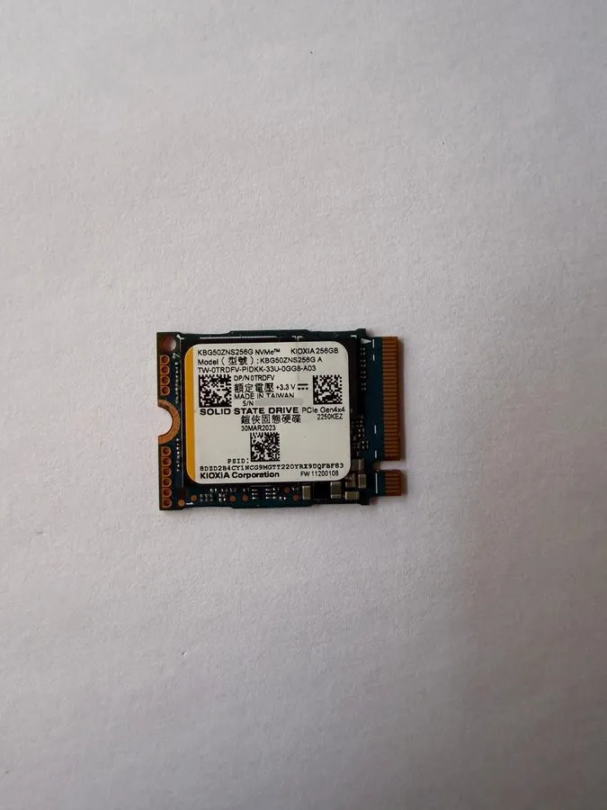 SSD-накопитель Kioxia Toshiba BG5 256GB KBG50ZNS256G SSD M.2 NVMe 2230 PCIe Gen4
