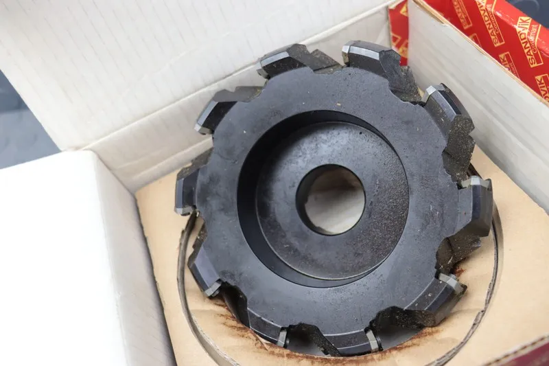 Режущий инструмент SANDVIK RA245-152R38-12M INDEXABLE FACE MILL DIA. 6'' INSERT